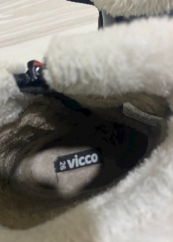 Kız Çocuk Siyah Kürklü ışıklı bot - Görsel 3