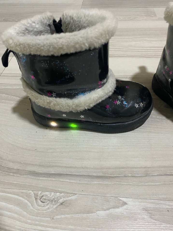 Kız Çocuk Siyah Kürklü ışıklı bot - Görsel 4