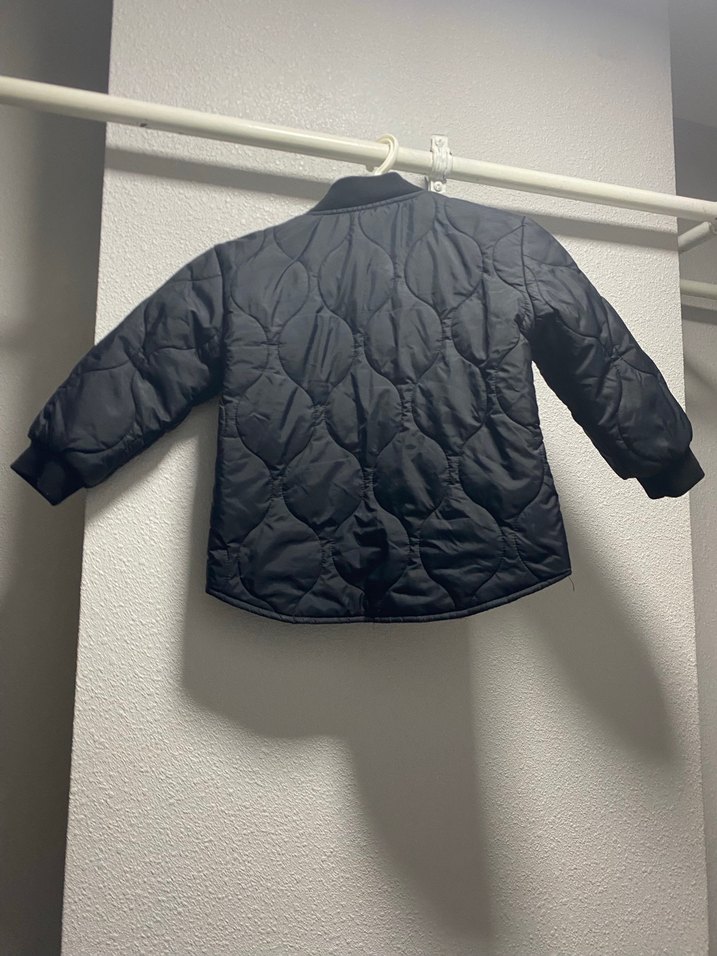 Düğmeli Siyah  kapitone Erkek Çocuk Mont - Görsel 3