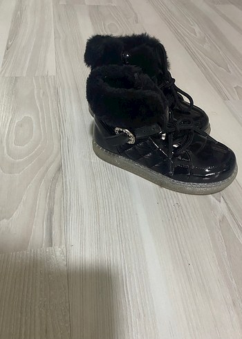 Kız Çocuk Siyah Kürklü  Bot - Görsel 2