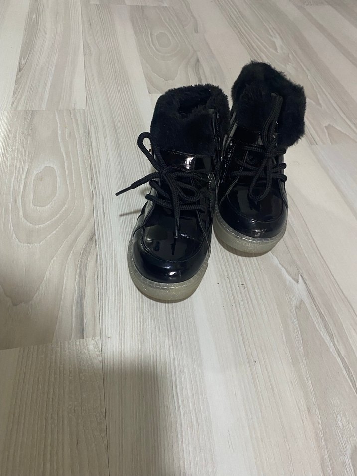 Kız Çocuk Siyah Kürklü  Bot - Görsel 3