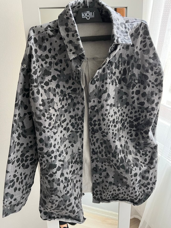 Gri leopar Desenli Uzun Kollu Kadın Gömlek Ceket - Görsel 2