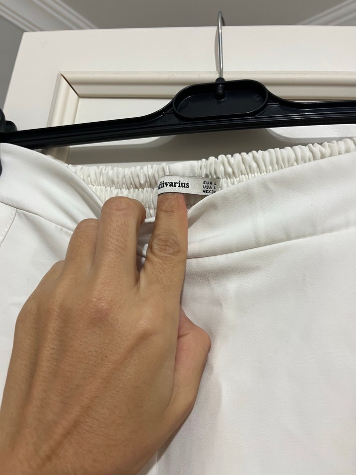 Beyaz Fermuarlı Midi Kumaş Kadın Pantolon - Görsel 3