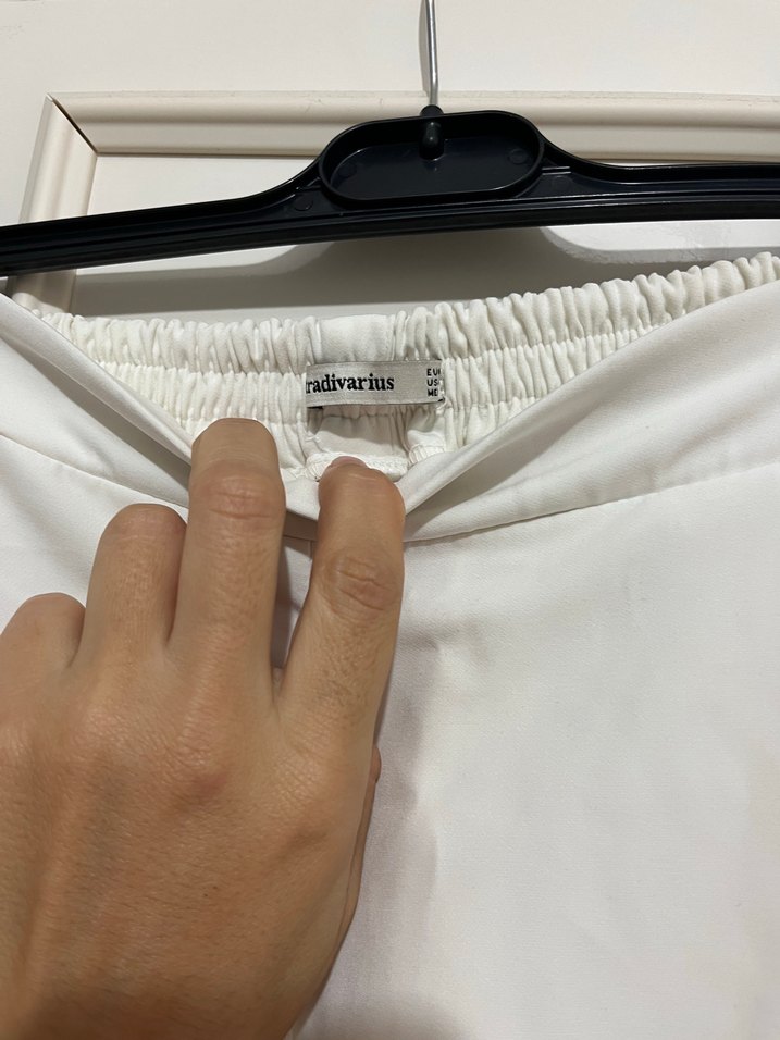 Beyaz Fermuarlı Midi Kumaş Kadın Pantolon - Görsel 4