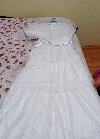 Beyaz tül detaylı elbise