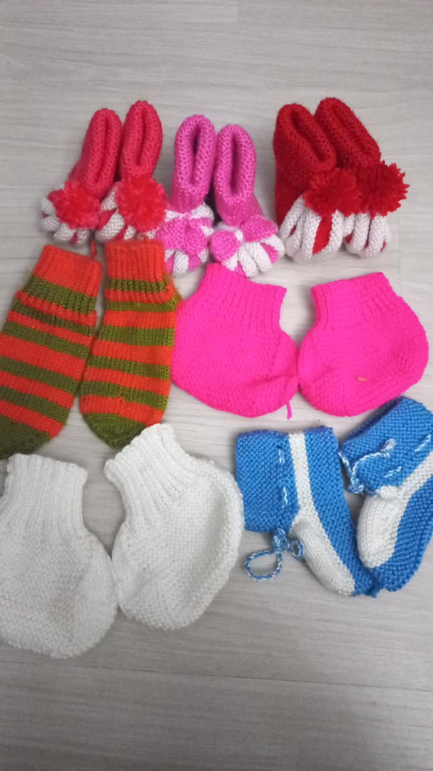 Renkli Örgü Kız Bebek Patikleri - Görsel 2