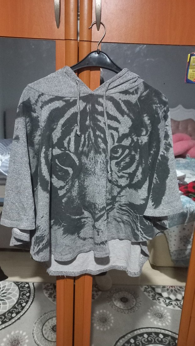 Kapüşonlu Gri Baskılı Kadın panco - Görsel 3