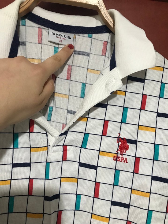 Erkek Beyaz V Yakalı Baskılı Polo Tişört - Görsel 2