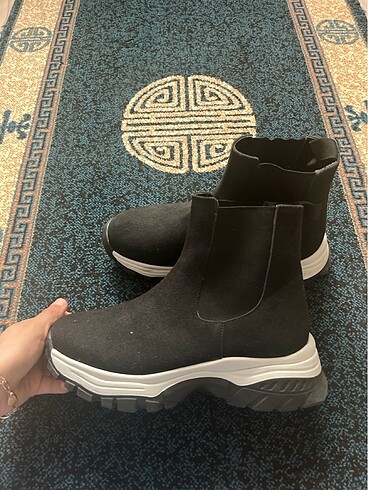 38 Beden Siyah beyaz detaylı ayakkabı