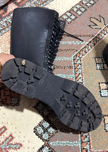 39 Beden Siyah Deri Bağcıklı Kadın Botl