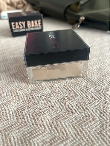  Beden Huda beauty pudra