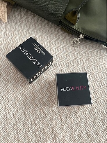 Huda beauty pudra