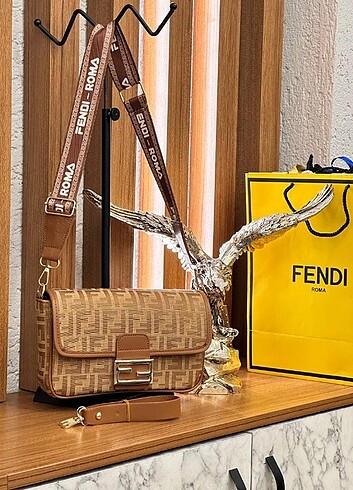  Beden çeşitli Renk Fendi çanta 