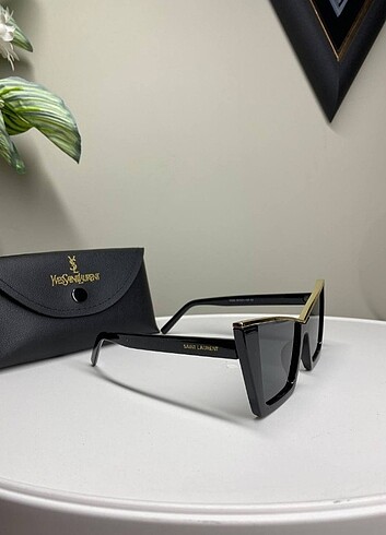 Yves Saint Laurent Kadın gözlük modeli