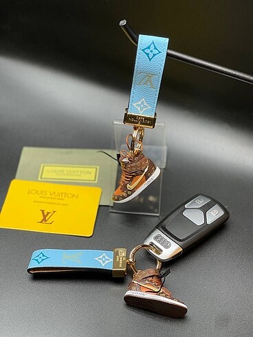 Louis Vuitton LOUIS VUITTON & NIKE İTHAL DERİ ANAHTARLIK