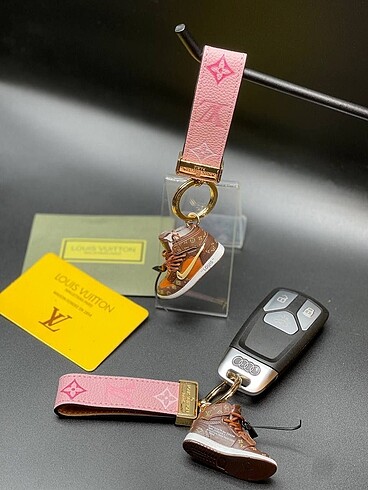 Beden LOUIS VUITTON & NIKE İTHAL DERİ ANAHTARLIK