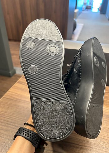 Academia Academis Sneakers