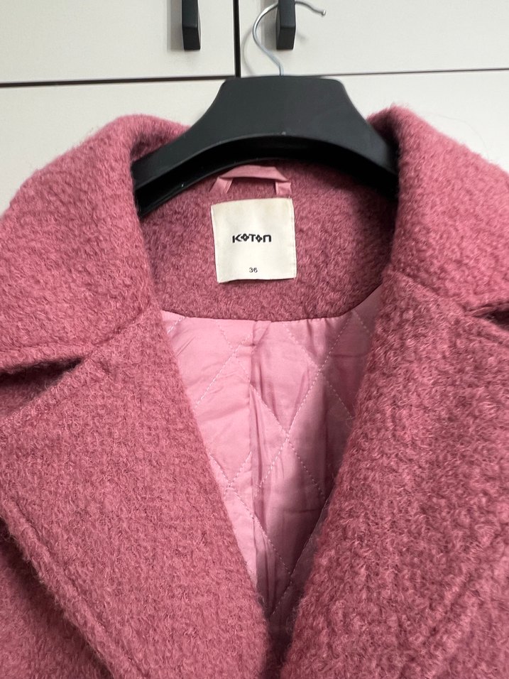 Düğmeli Pembe Kabarık Kaban - Görsel 3