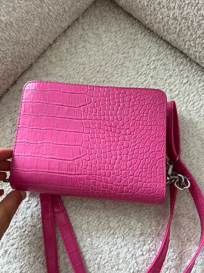 Parlak Pembe Zincir Detaylı Deri Çanta - Görsel 3