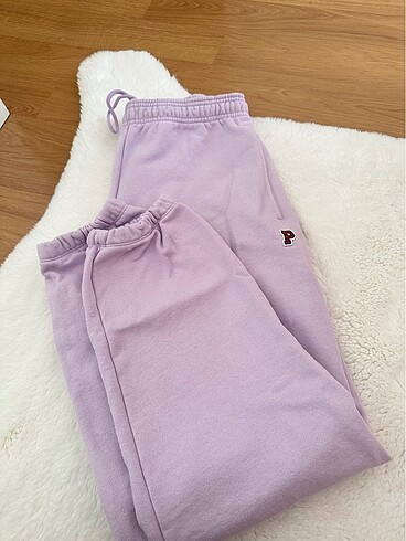 vs pink eşofman altı xs beden. bol kalıba sahip