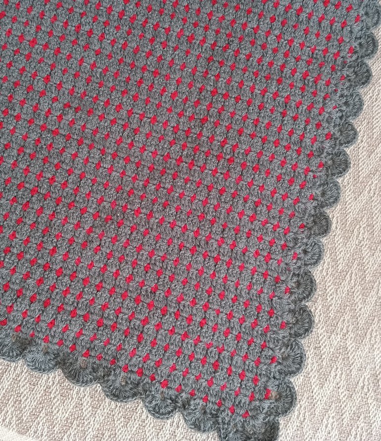 Gri Nakışlı Örgü Çocuk Battaniyesi - Görsel 3