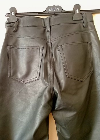 H&M Kadın Siyah Deri Kemerli Midi Pantolon