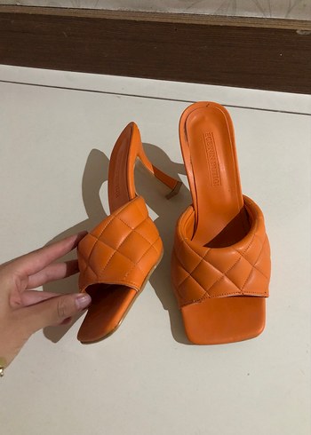 Diğer Kadın Turuncu Kapitone Topuklu Terlik