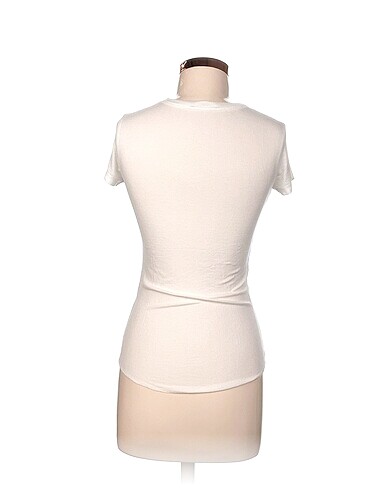 m Beden Zara T-shirt %70 İndirimli.
