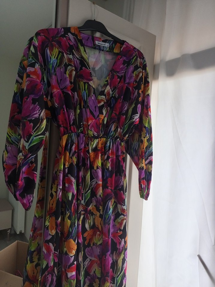 çiçek desenli v yaka elbise - Görsel 2