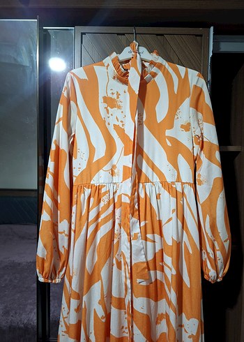 Turuncu Desenli Kuşaklı Uzun Elbise - Görsel 2