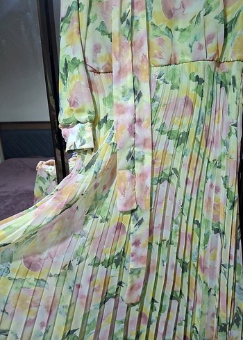 karışık desenli pileli elbise - Görsel 2