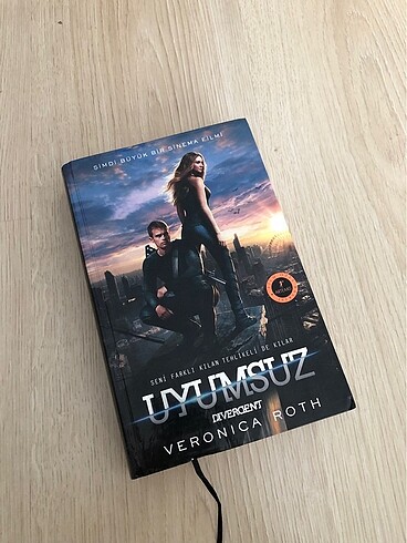 Uyumsuz film baskılı kitap