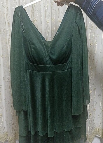 Yeşil kısa gece elbisesi (simli zümrüt yeşili)