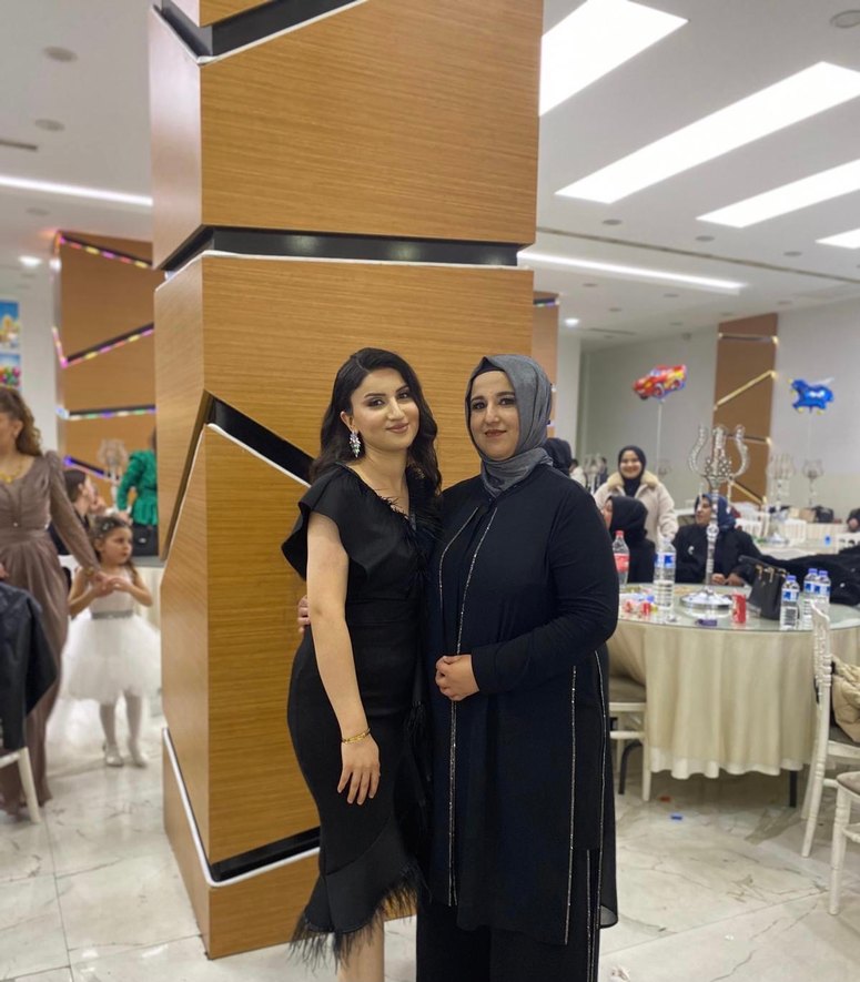 Drapeli V Yakalı Siyah Midi Elbise - Görsel 2