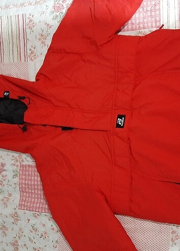 Pull and Bear Kanguru mont