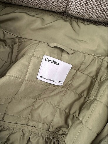 xs Beden haki Renk Bershka Haki Crop Fit Kapitone Ceket
