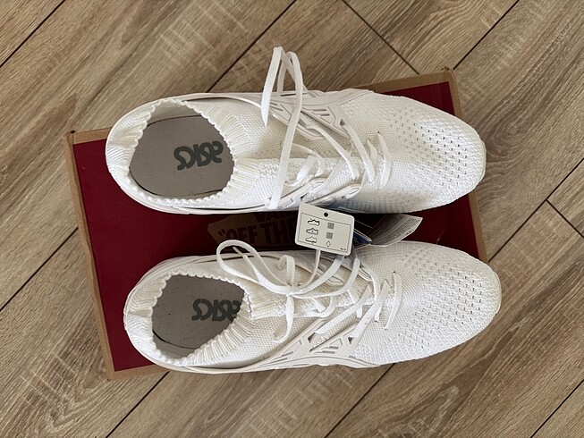 43 Beden Asics koşu ayakkabısı