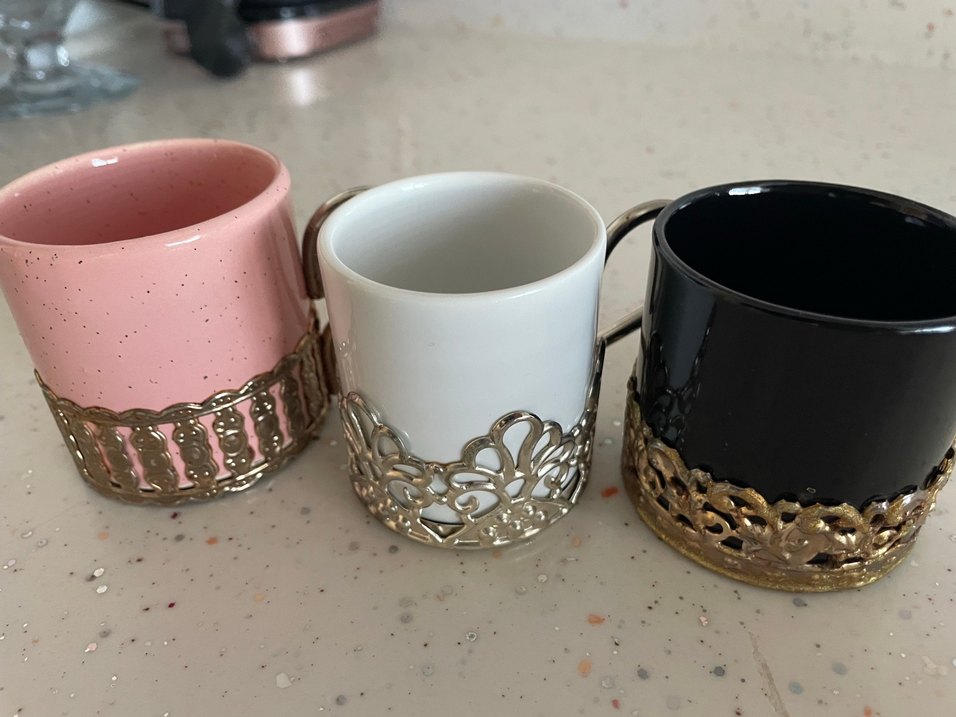 Metal detaylı pembe ve siyah fincan seti - Görsel 3