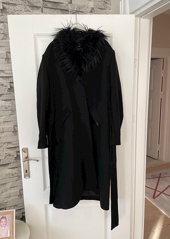 Kuşaklı Siyah Kaban, Tüy Detaylı Yaka - Görsel 2