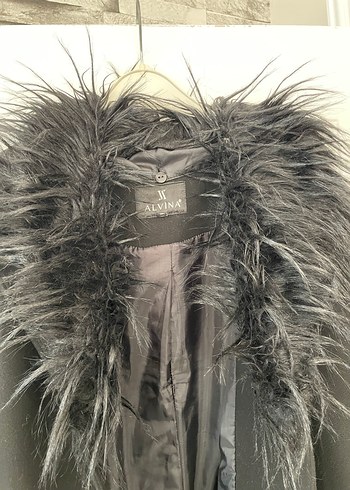 Kuşaklı Siyah Kaban, Tüy Detaylı Yaka - Görsel 6