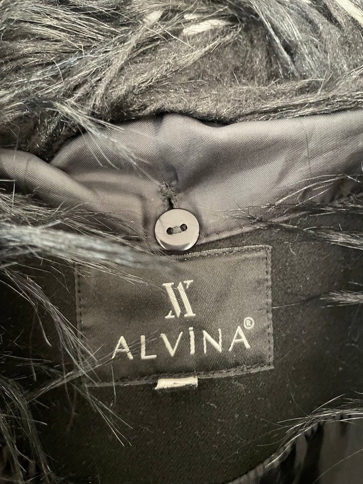 Kuşaklı Siyah Kaban, Tüy Detaylı Yaka - Görsel 5