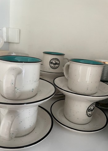 Beyaz ve Gri Kahve Fincanları ve Tabağı Seti - Görsel 2