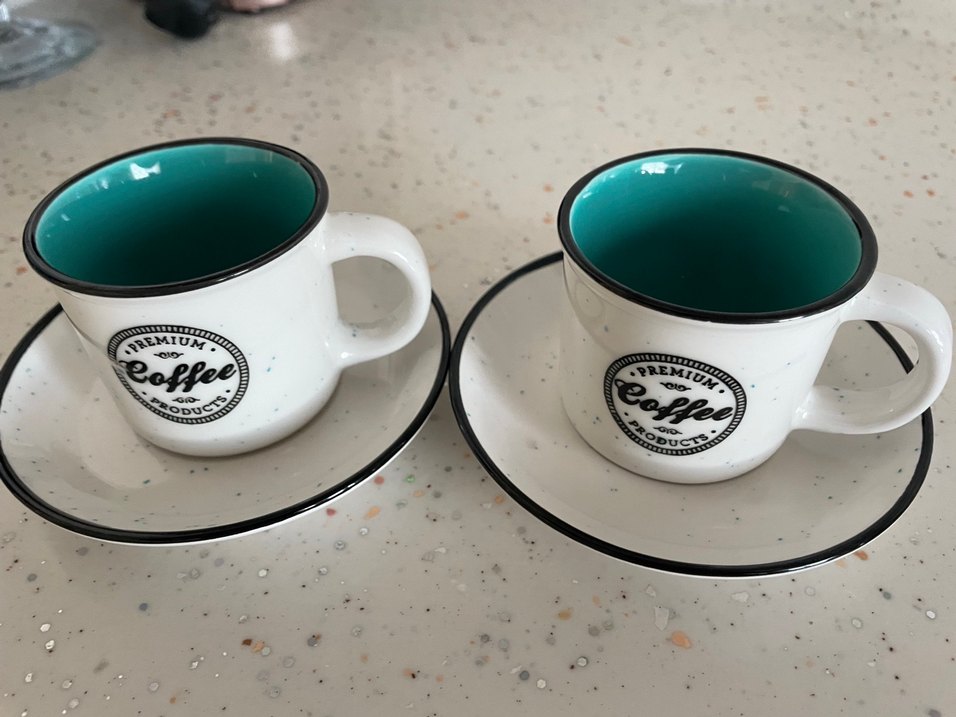 Beyaz ve Gri Kahve Fincanları ve Tabağı Seti - Görsel 3