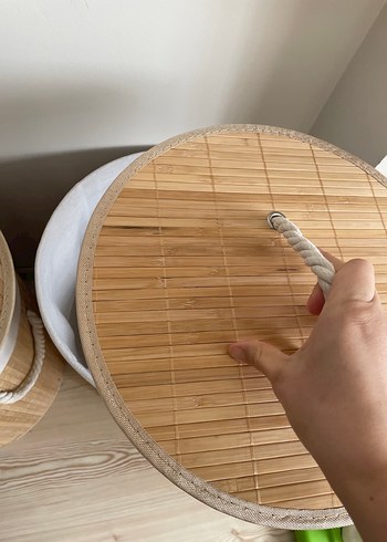 Bej Hasır Kapaklı Yuvarlak Sepet - Görsel 2