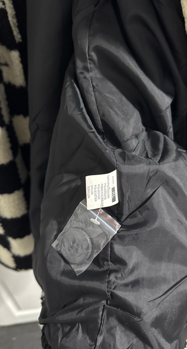 Ekose Desenli Beyaz Siyah Kadın Midi Kaban - Görsel 2