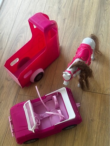 Barbie arabası atı ve at arabası