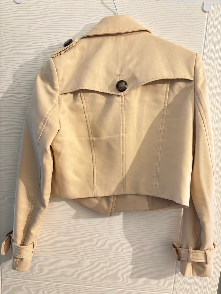 Düğmeli Kısa Bej Kadın Trençkot - Görsel 3