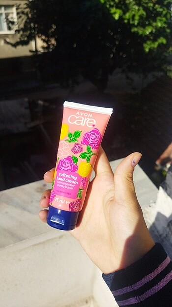 Softwnning hand cream with rosewater & Shea butter