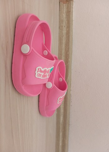 23 Beden Kız Çocuk Pembe Baskılı Bantlı Terlik