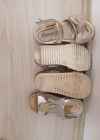 26 Beden Kız Çocuk Nakışlı Bej Sandalet ve Terlik
